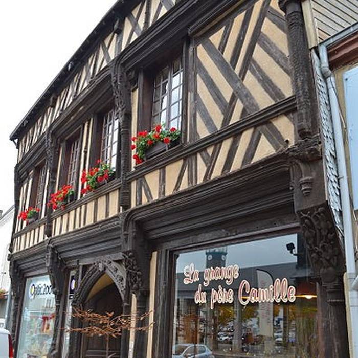 Photo de House, Place des Halles in Brou
