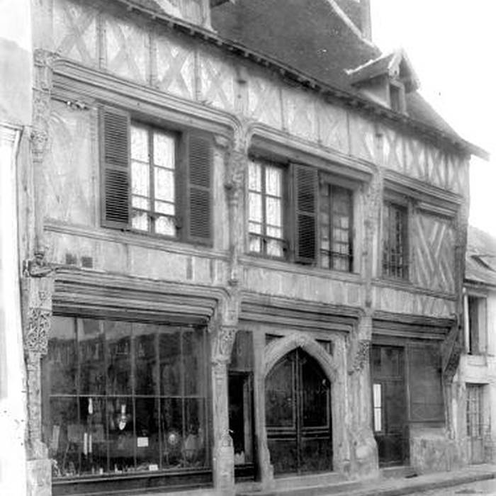 Photo de House, Place des Halles in Brou