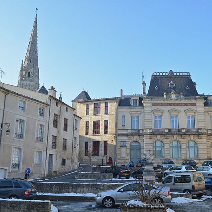 Photo de Maisons à arcades, Place Belliard à Fontenay-le-Comte