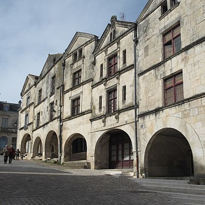 Photo de Maisons à arcades, Place Belliard à Fontenay-le-Comte