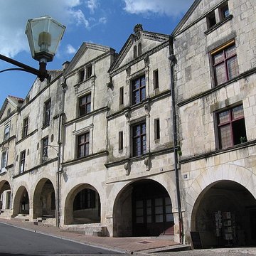 Maisons à arcades, Place Belliard à Fontenay-le-Comte