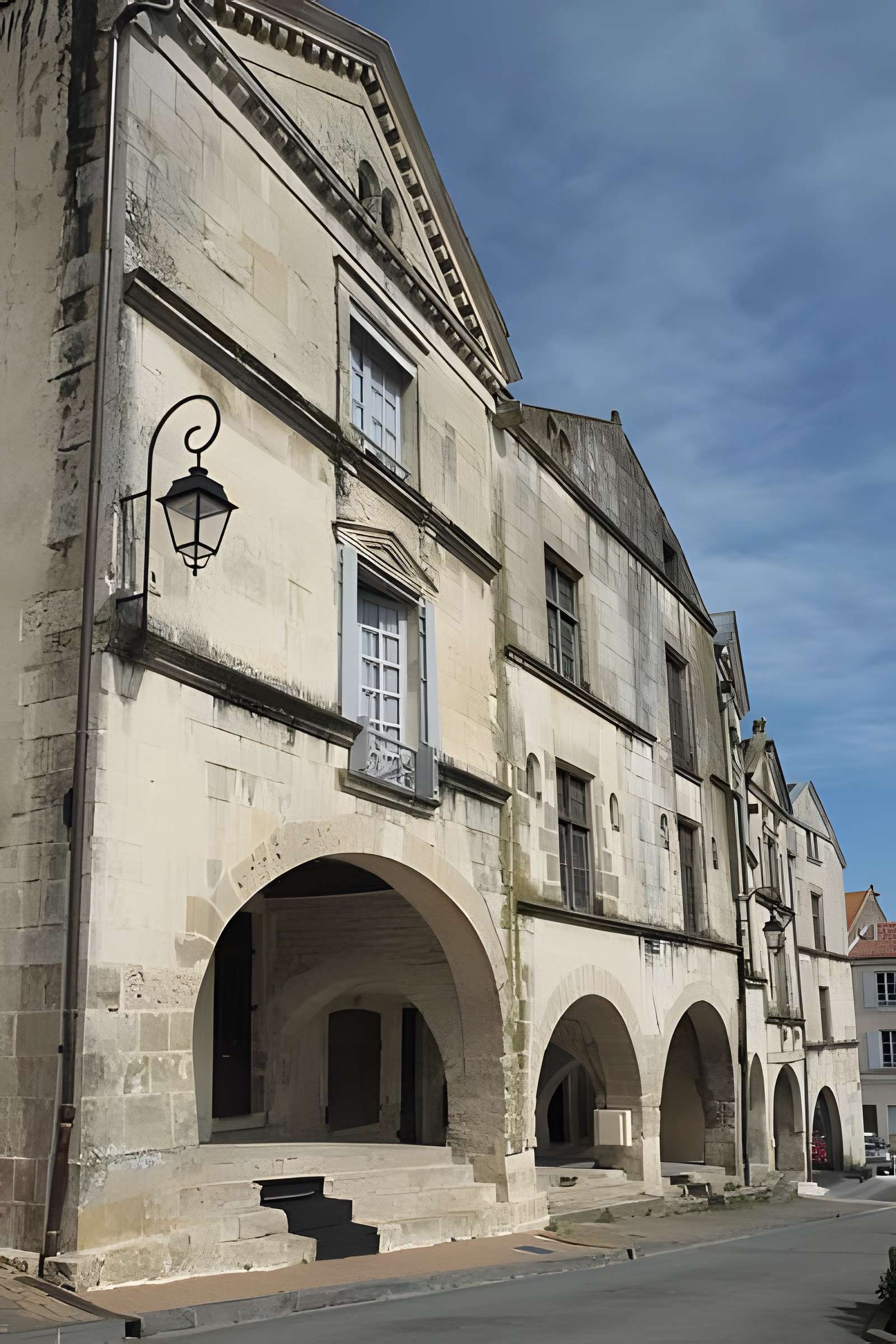 Maisons à arcades, Place Belliard à Fontenay-le-Comte