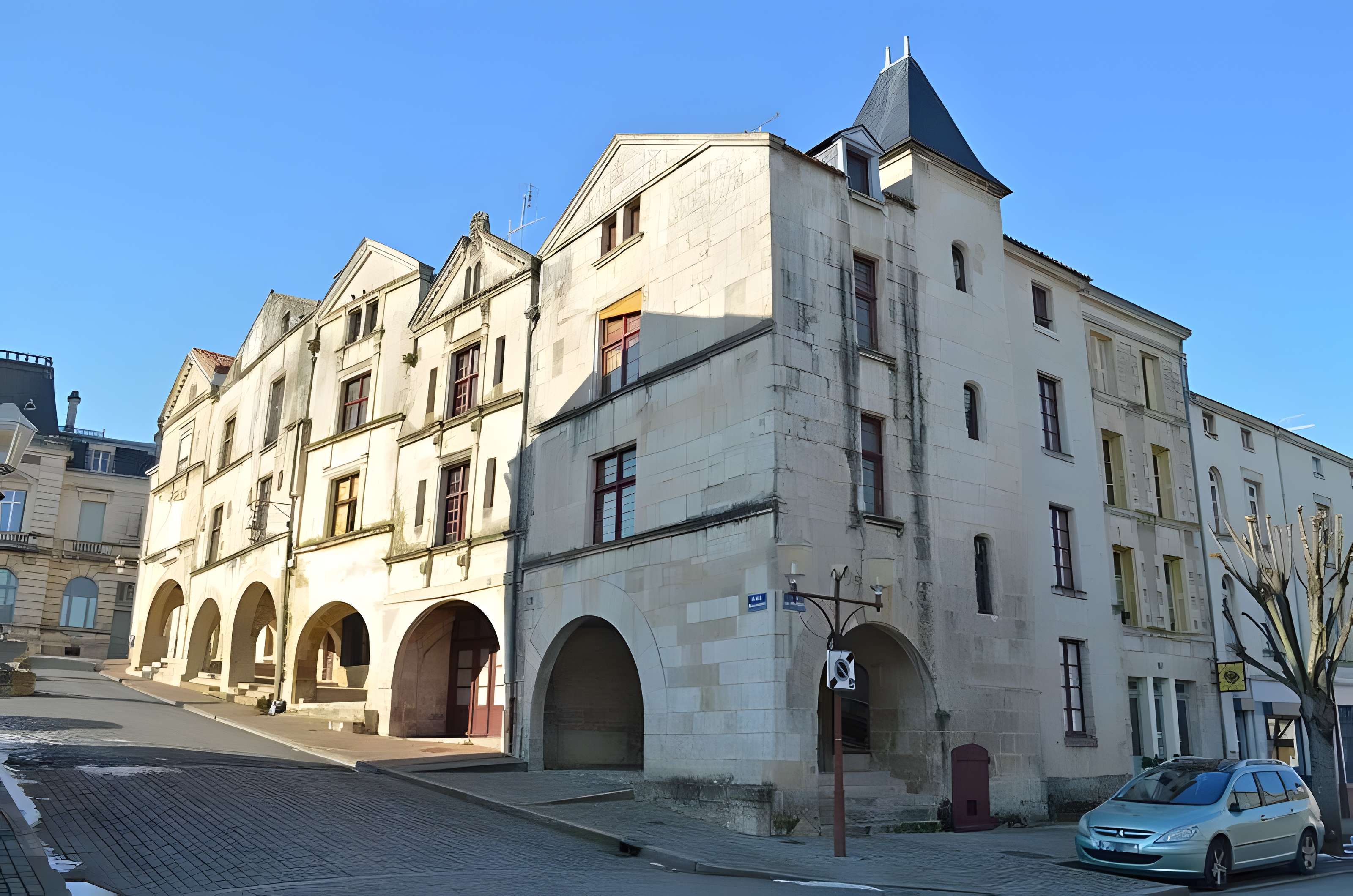 Maisons à arcades, Place Belliard à Fontenay-le-Comte