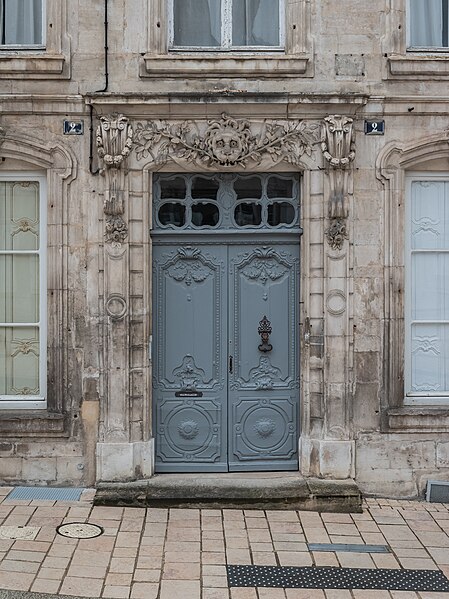 Maisons, Place Jeanne-d'Arc à Neufchâteau