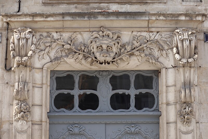 Maisons, Place Jeanne-d'Arc à Neufchâteau