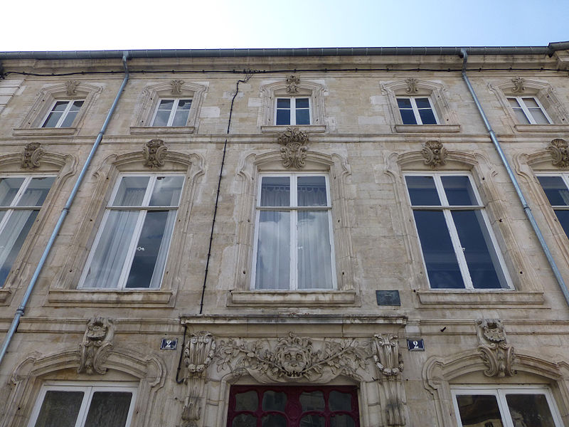 Maisons, Place Jeanne-d'Arc à Neufchâteau