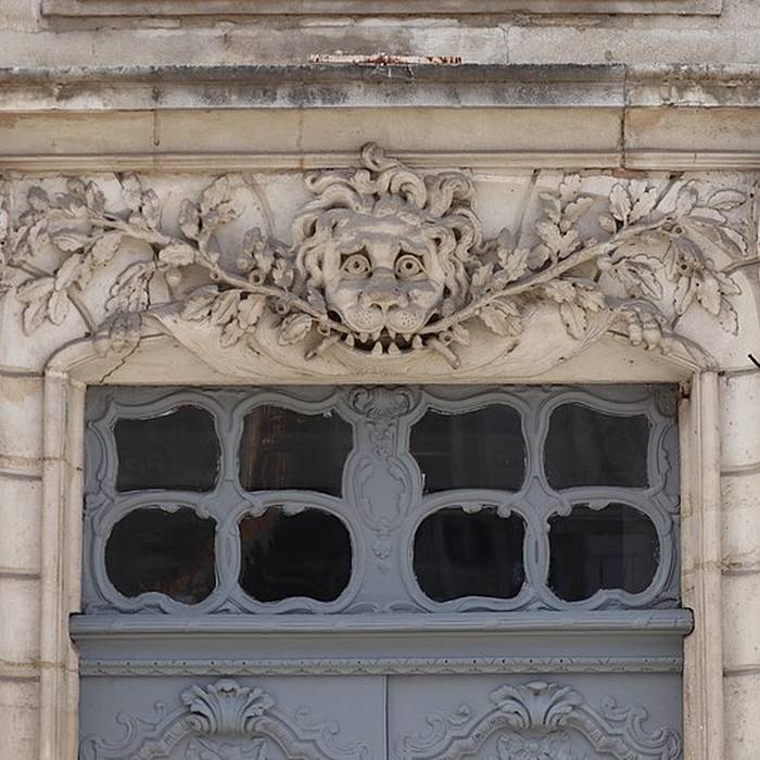 Photo de Maisons, Place Jeanne-dArc à Neufchâteau