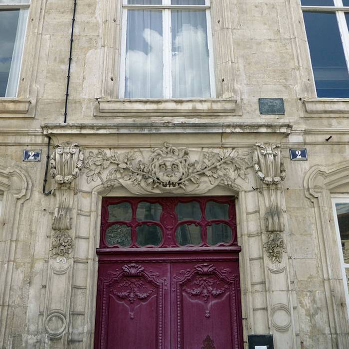 Photo de Maisons, Place Jeanne-dArc à Neufchâteau