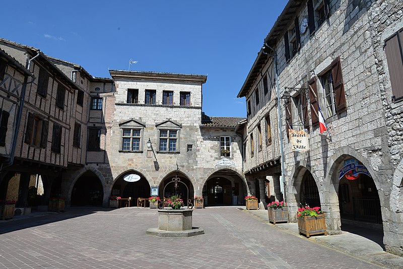 Maisons, Place Publique à Castelnau-de-Montmiral