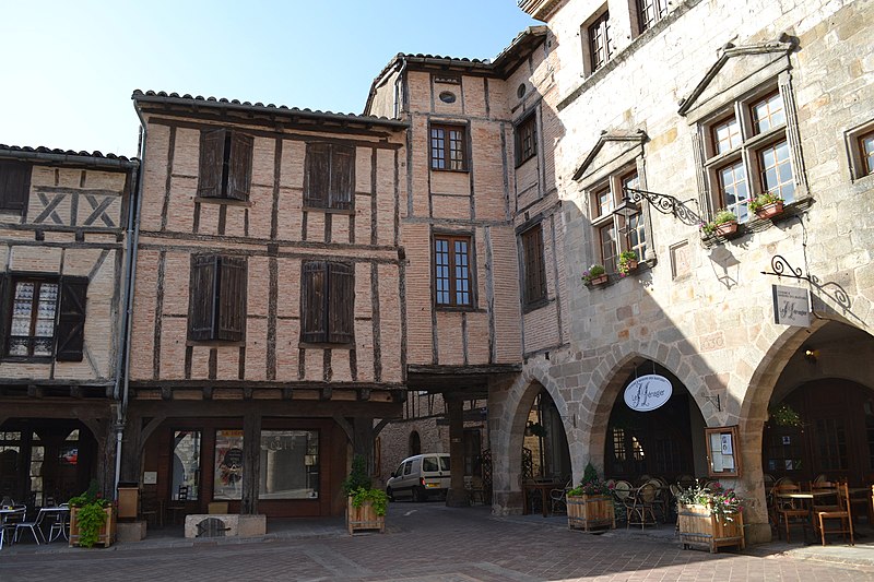 Maisons, Place Publique à Castelnau-de-Montmiral