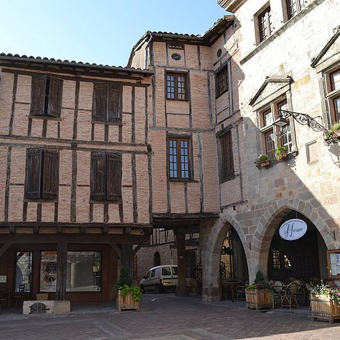Photo de Maisons, Place Publique à Castelnau-de-Montmiral