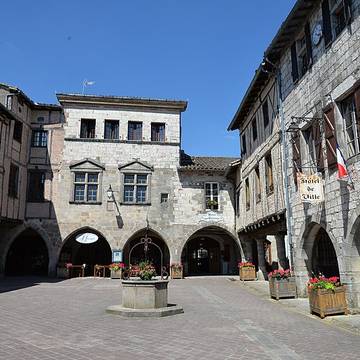 Maisons, Place Publique à Castelnau-de-Montmiral
