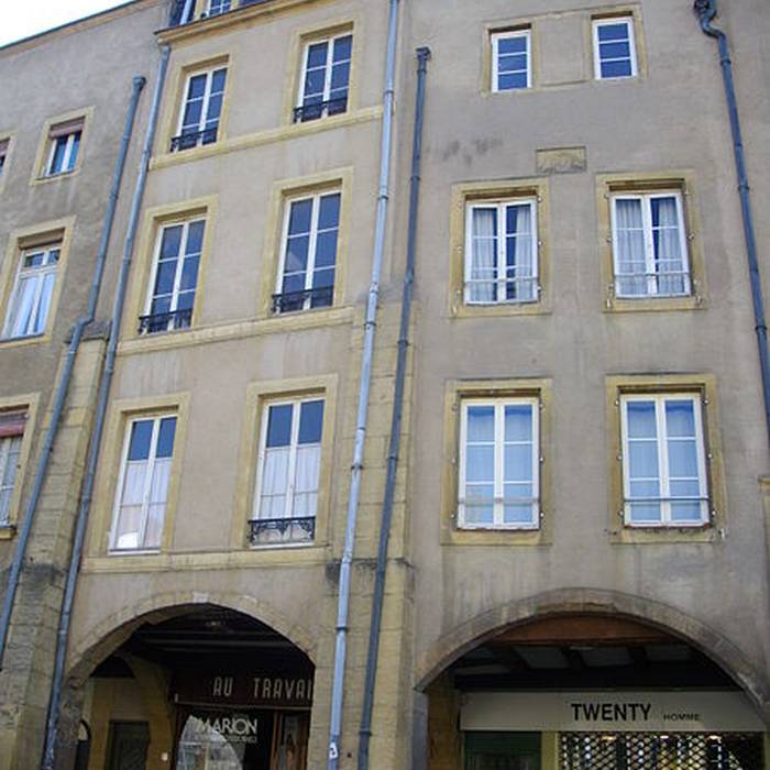 Photo de Maisons, Place Saint-Louis à Metz
