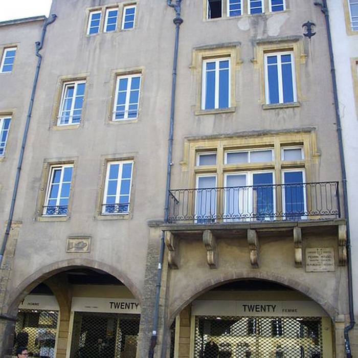 Photo de Maisons, Place Saint-Louis à Metz