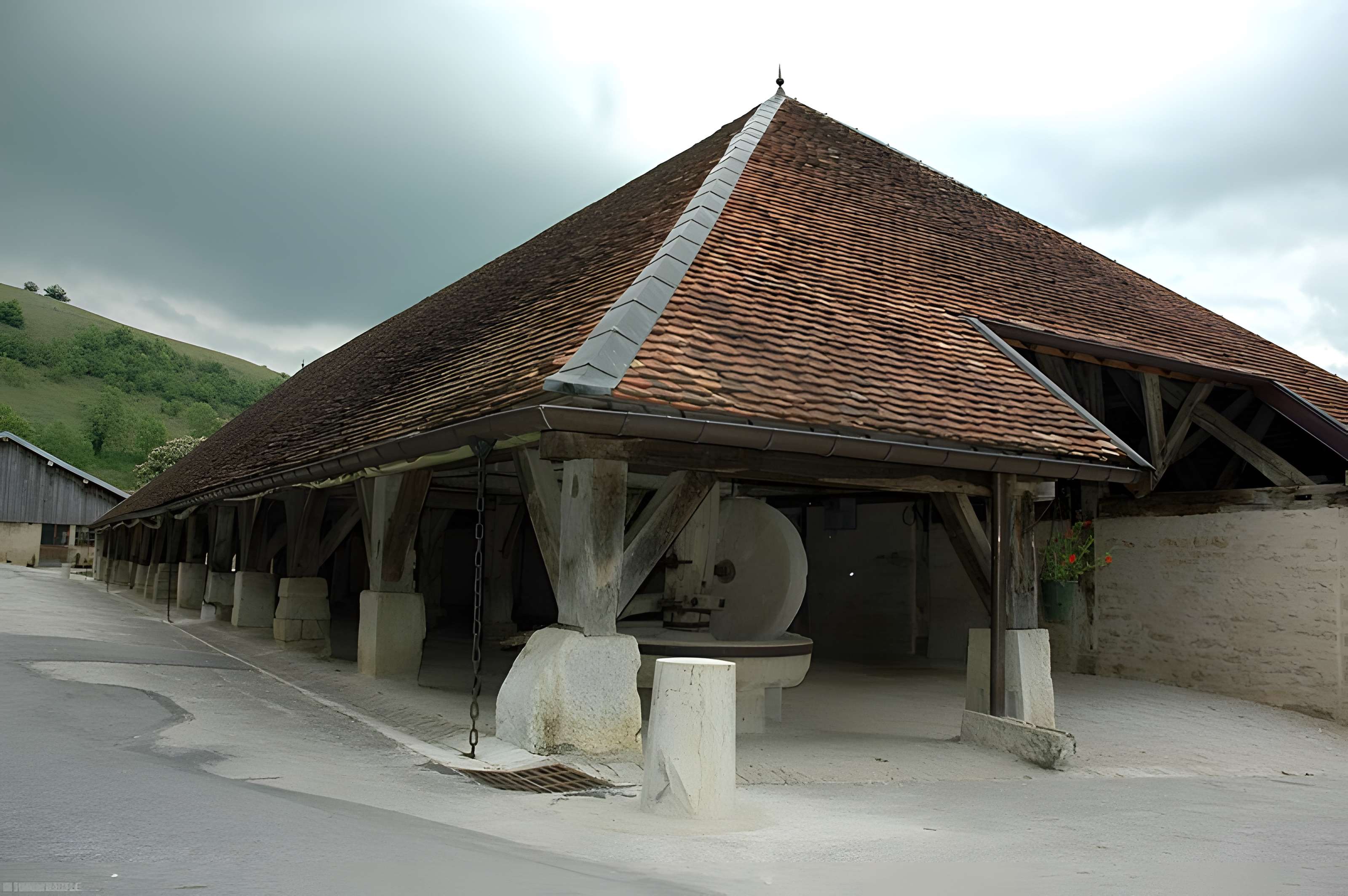 Halles et son moulin à huile de Belvoir