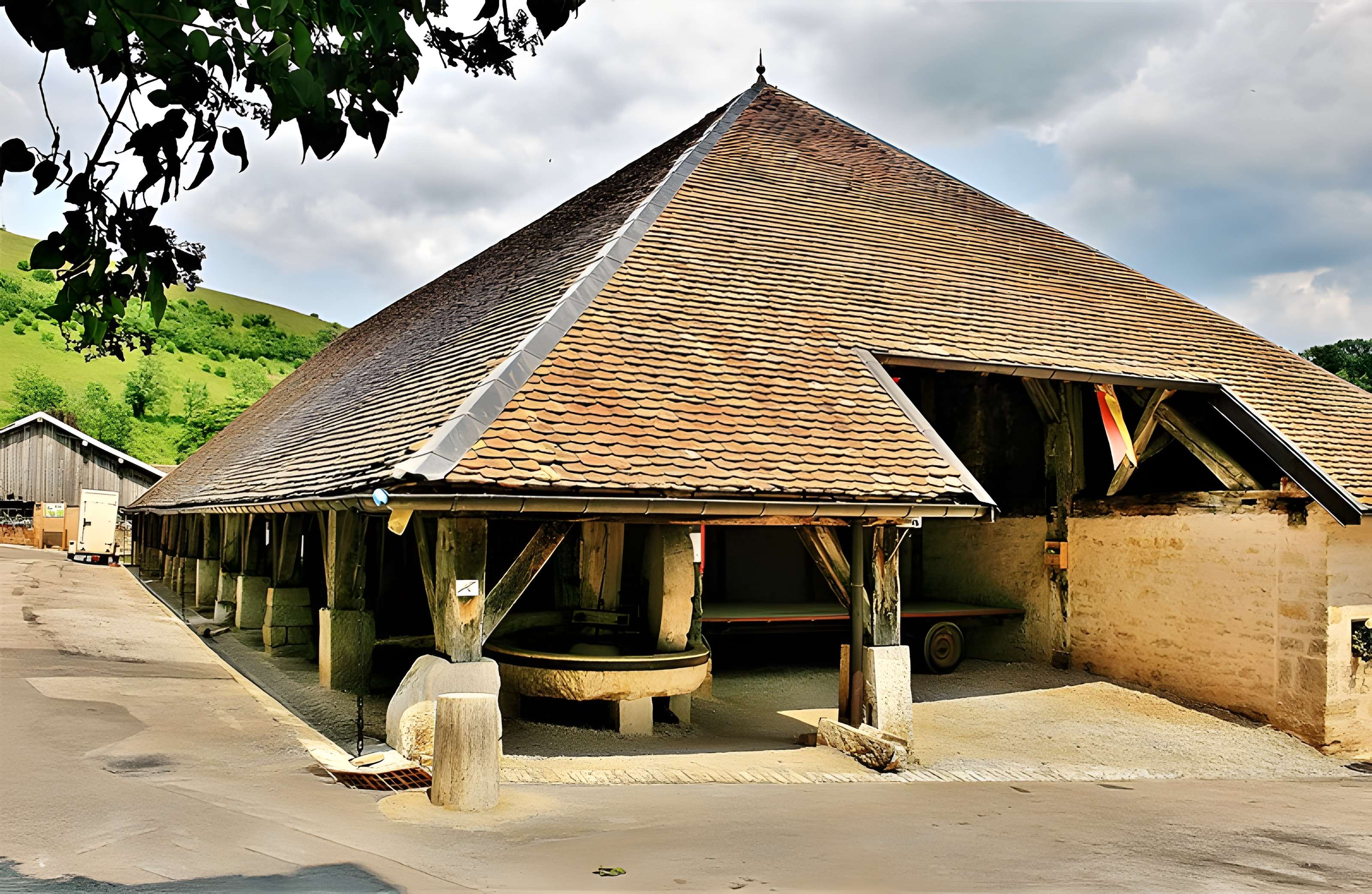 Halles et son moulin à huile de Belvoir