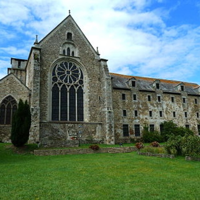Photo de Ruines de lancien prieuré royal de Saint-Magloire