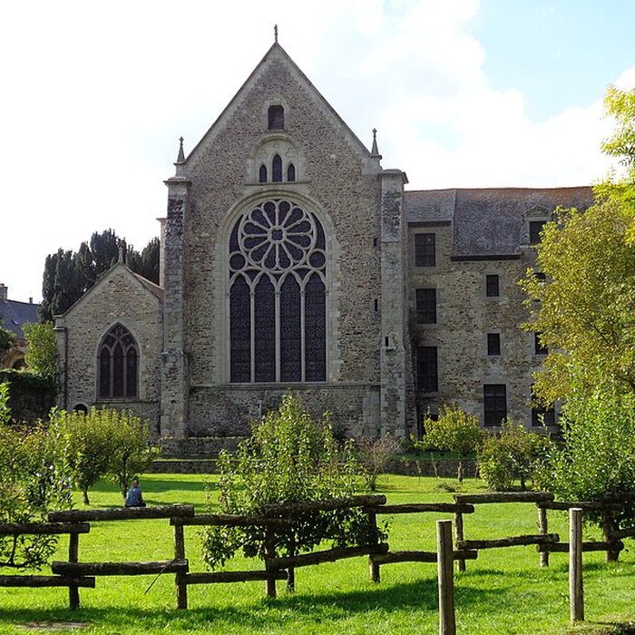 Photo de Ruines de lancien prieuré royal de Saint-Magloire
