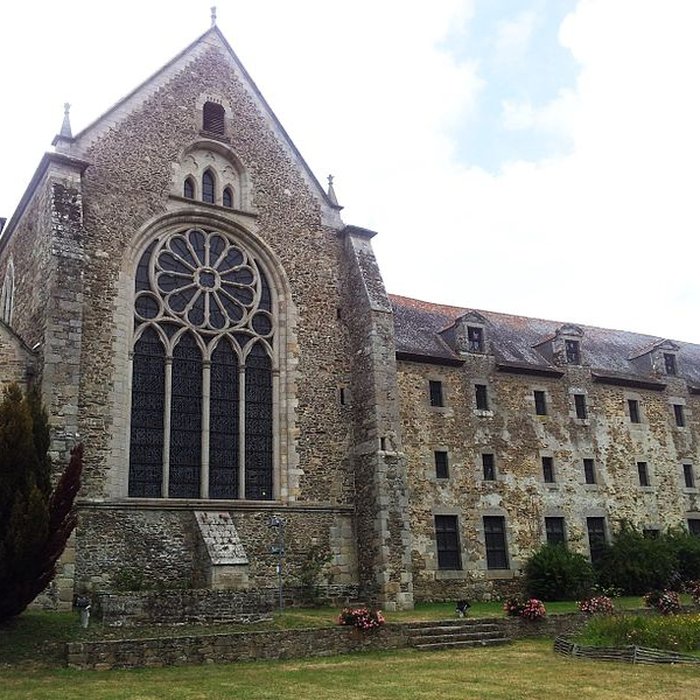 Photo de Ruines de lancien prieuré royal de Saint-Magloire