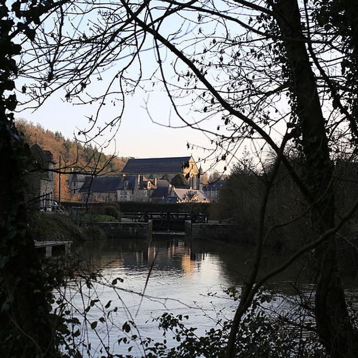 Photo de Ruines de lancien prieuré royal de Saint-Magloire