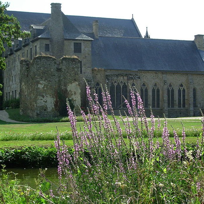 Photo de Ruines de lancien prieuré royal de Saint-Magloire