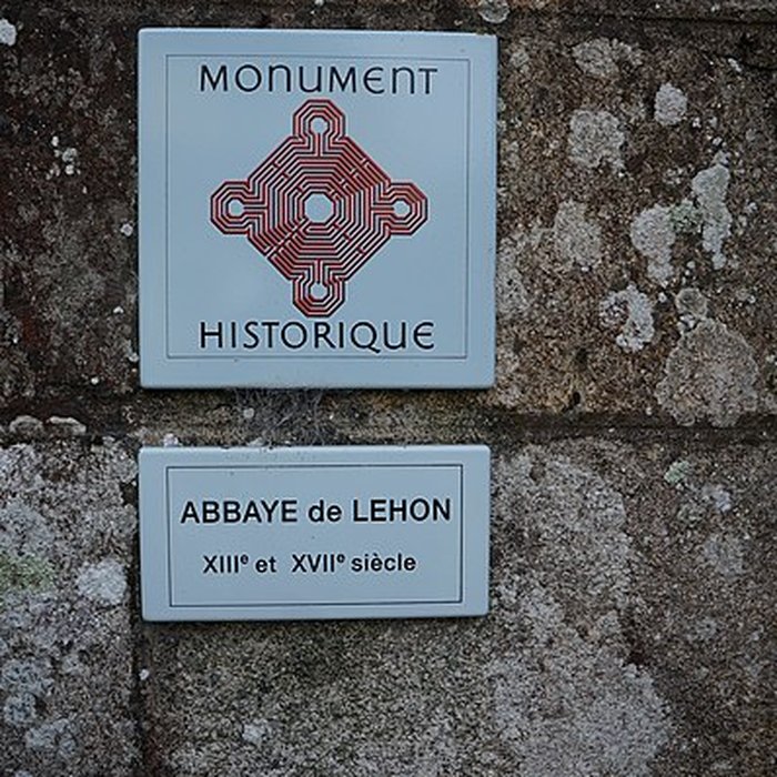 Photo de Ruines de lancien prieuré royal de Saint-Magloire
