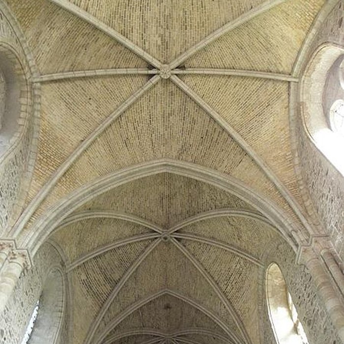 Photo de Ruines de lancien prieuré royal de Saint-Magloire