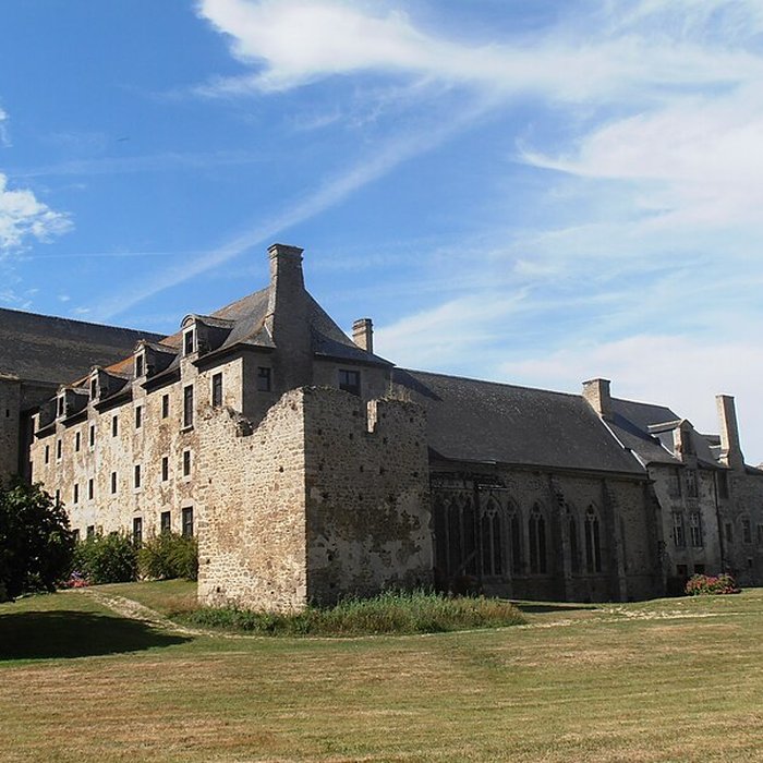Photo de Ruines de lancien prieuré royal de Saint-Magloire
