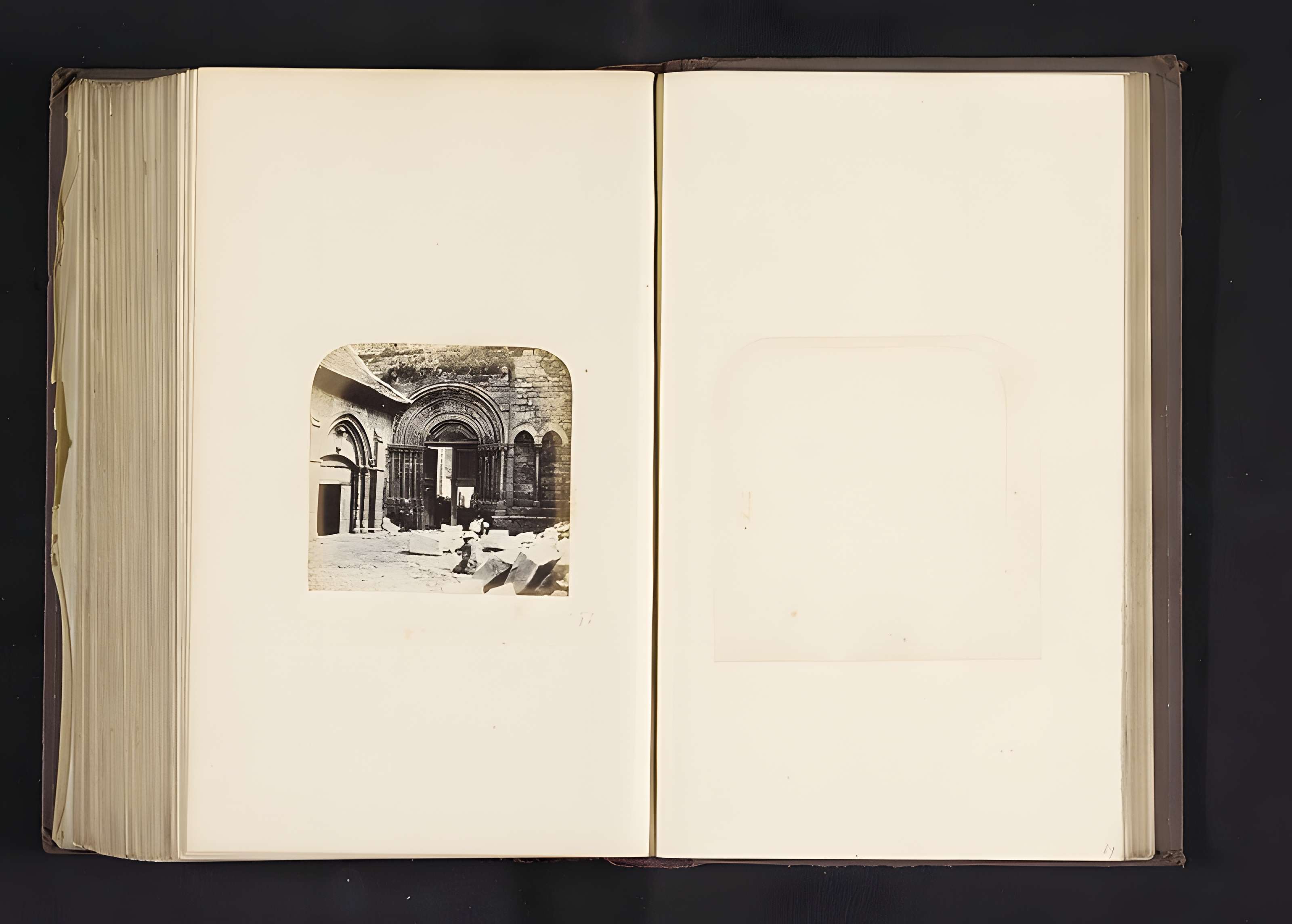 Ruines de l'ancien prieuré royal de Saint-Magloire