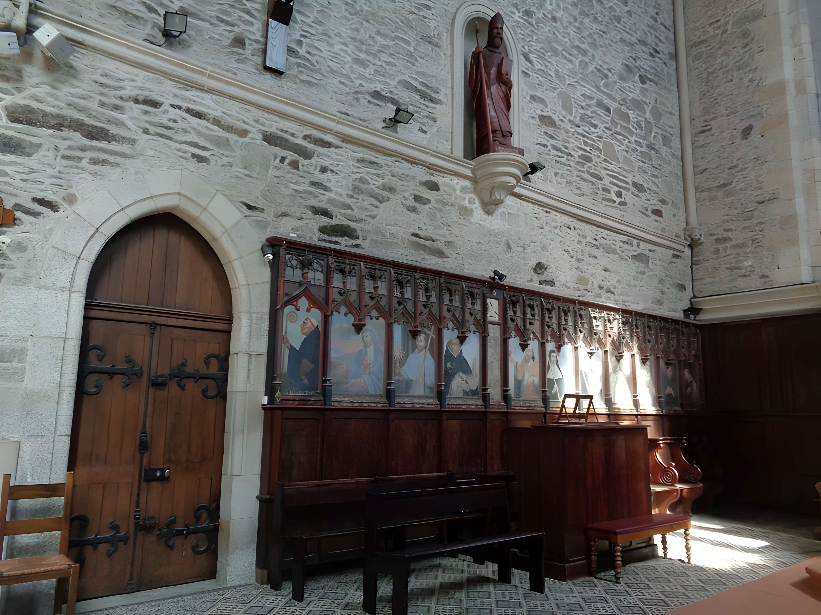 Ruines de l'ancien prieuré royal de Saint-Magloire
