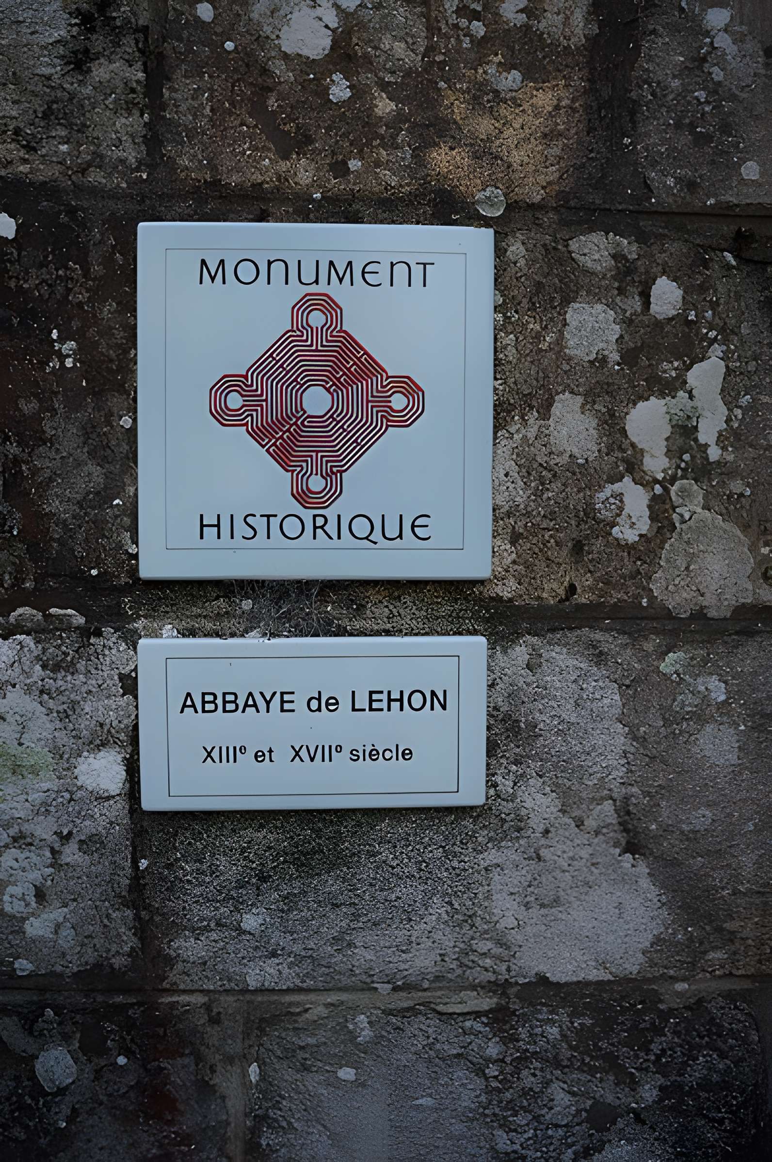 Ruines de l'ancien prieuré royal de Saint-Magloire