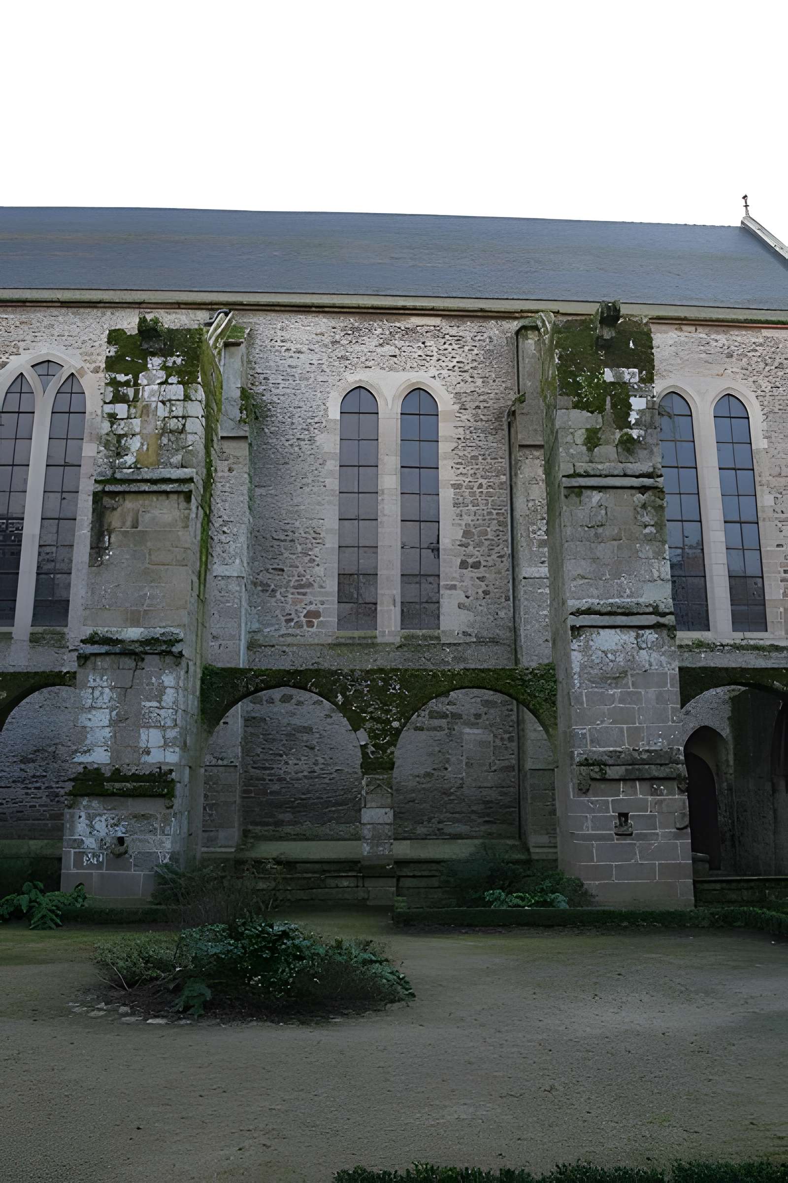 Ruines de l'ancien prieuré royal de Saint-Magloire