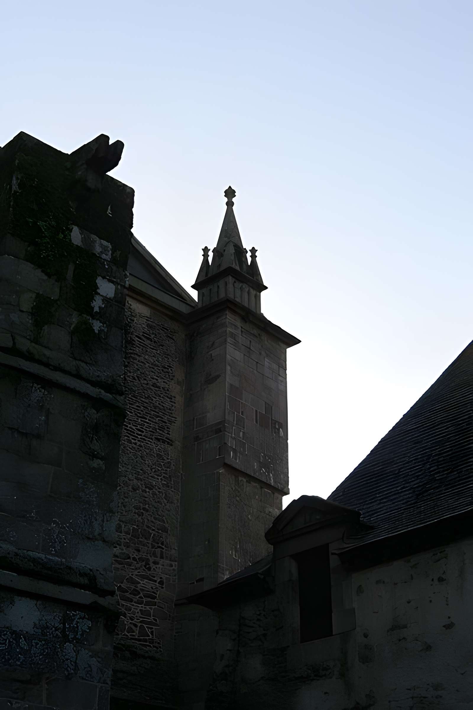 Ruines de l'ancien prieuré royal de Saint-Magloire