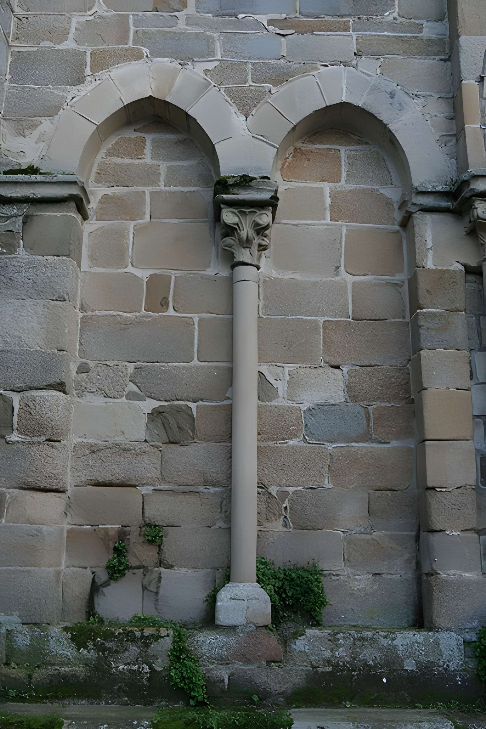 Ruines de l'ancien prieuré royal de Saint-Magloire