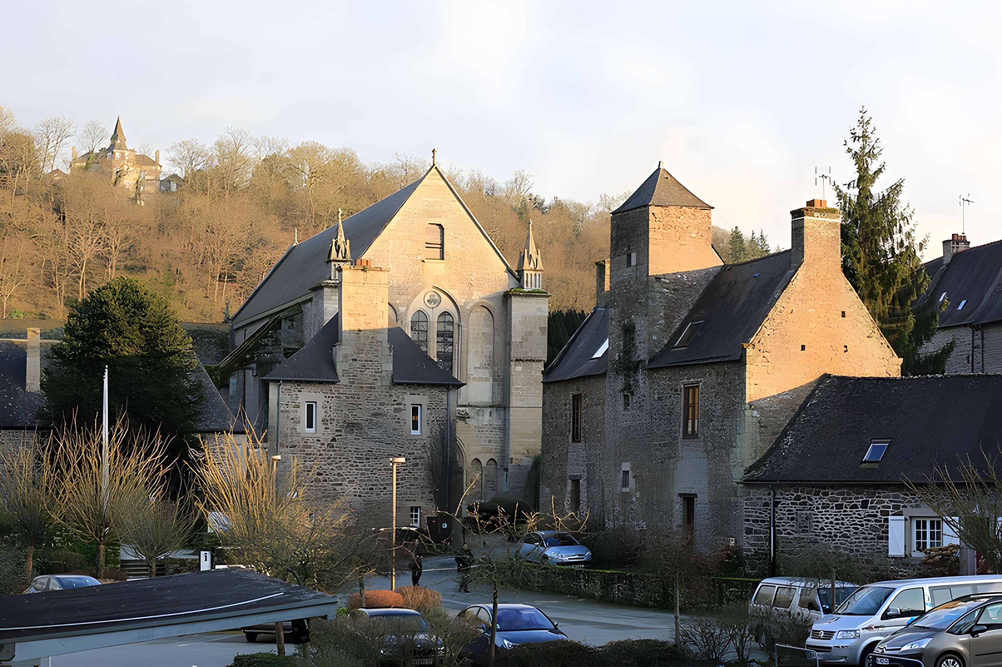 Ruines de l'ancien prieuré royal de Saint-Magloire