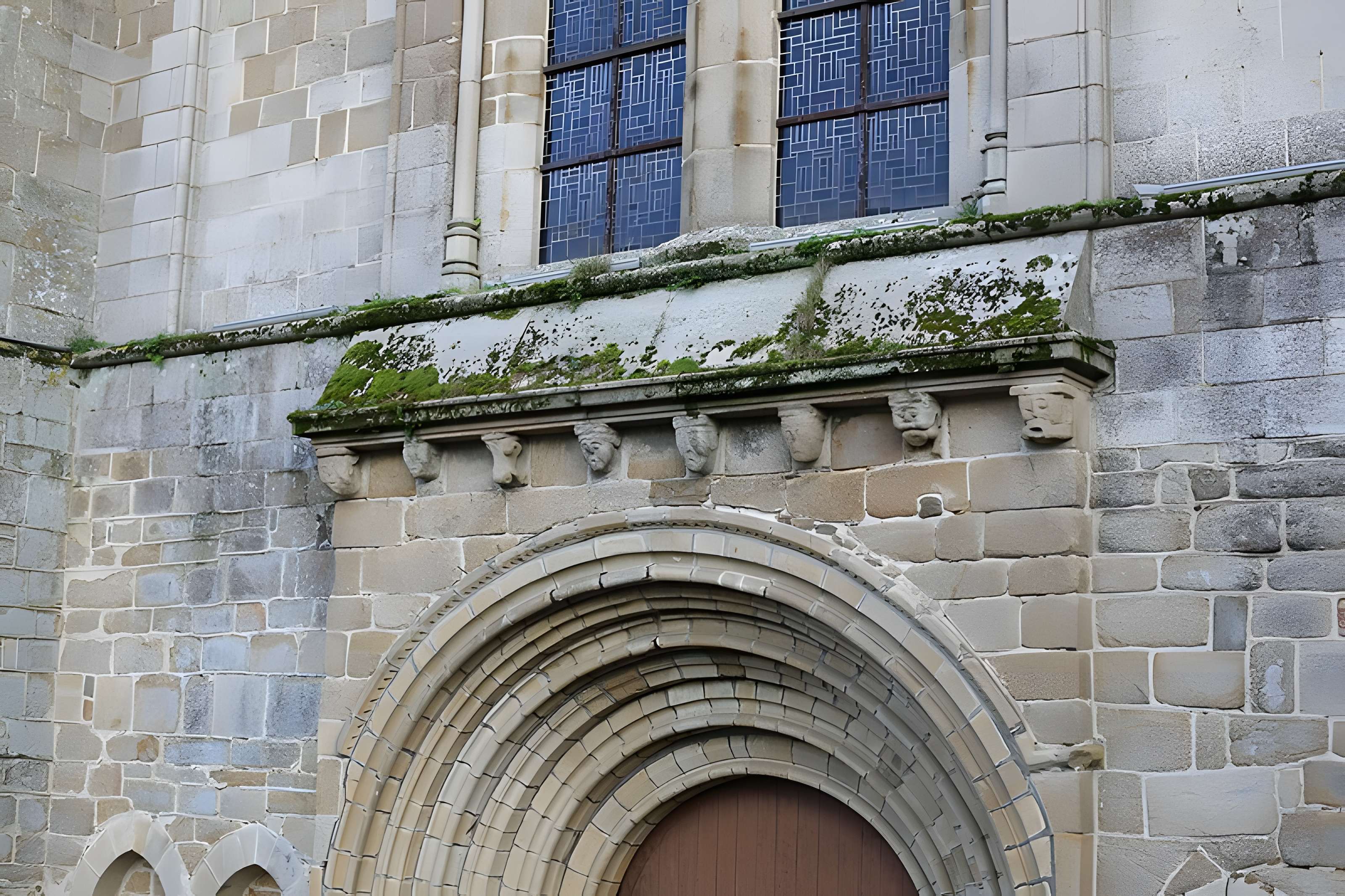Ruines de l'ancien prieuré royal de Saint-Magloire