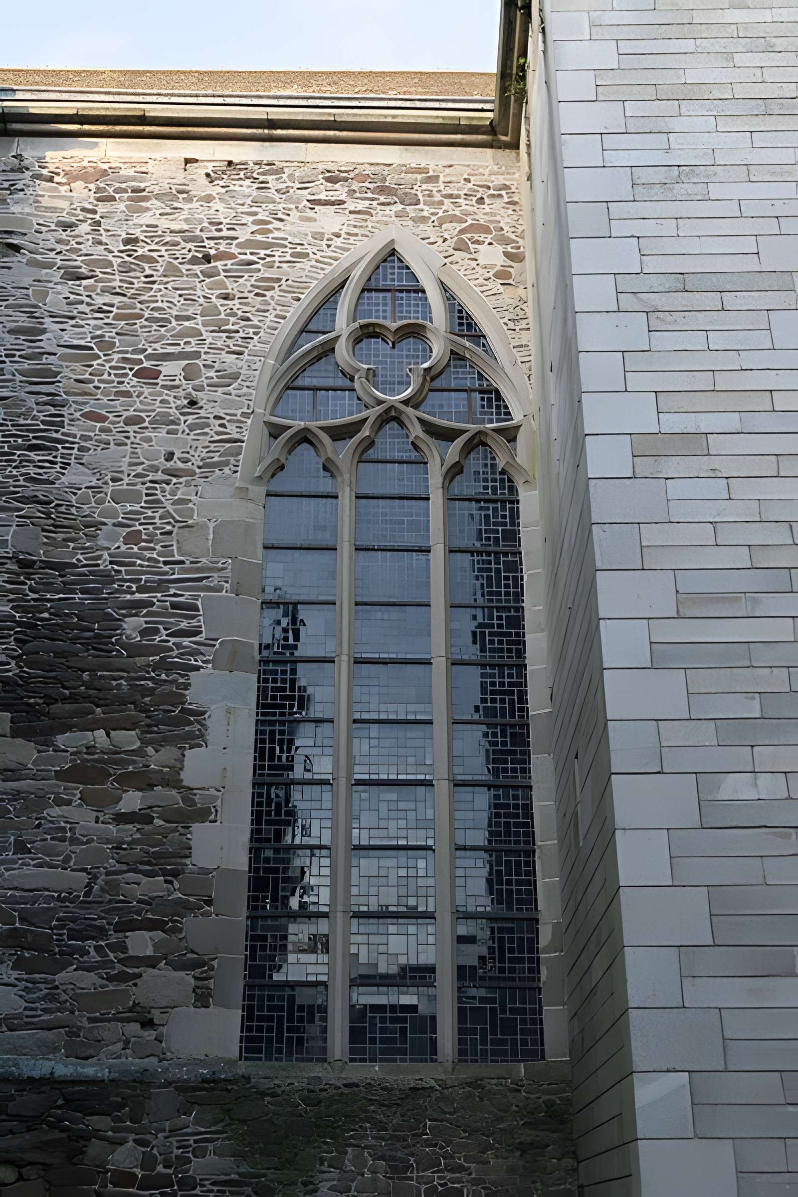 Ruines de l'ancien prieuré royal de Saint-Magloire