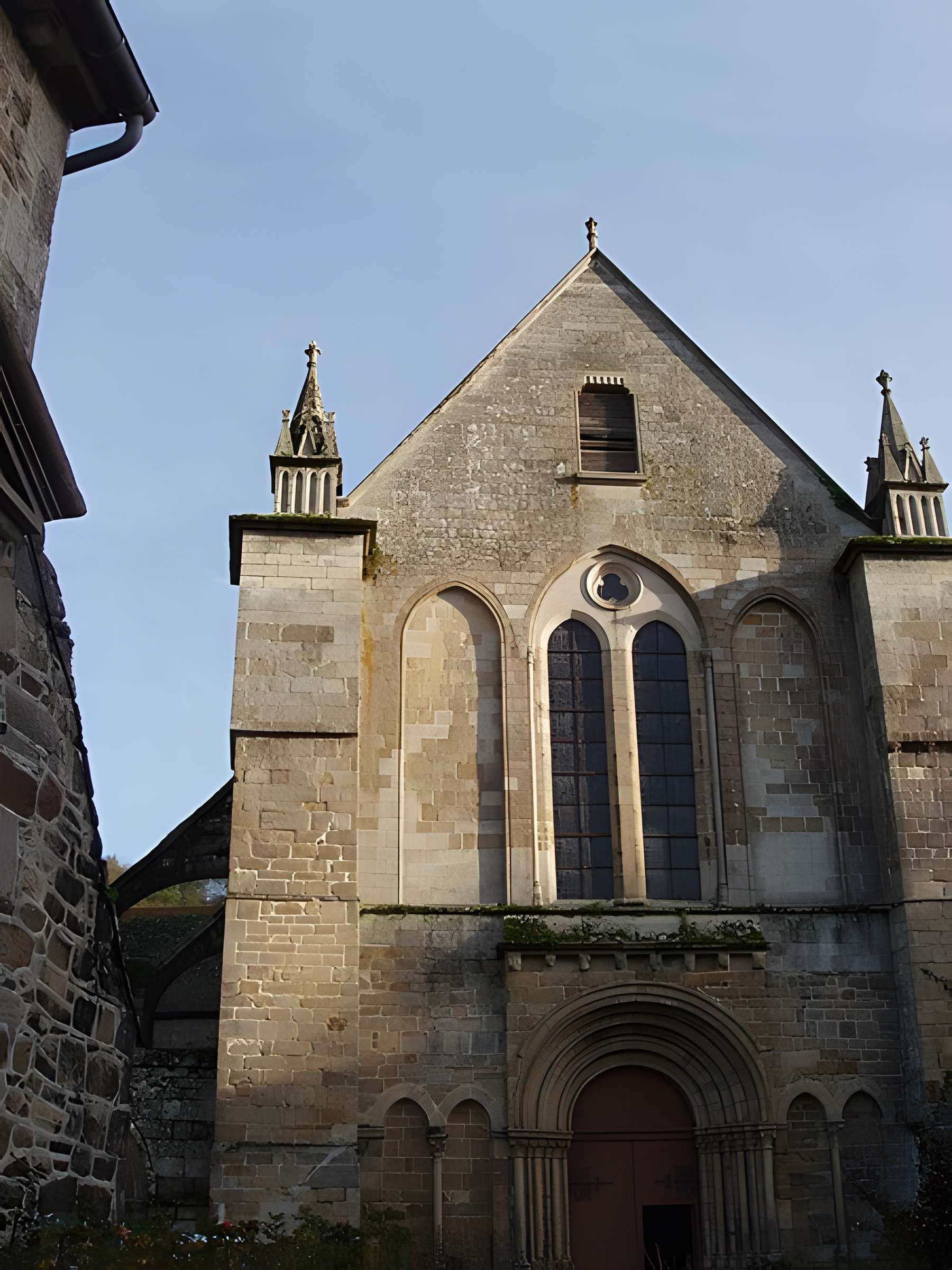Ruines de l'ancien prieuré royal de Saint-Magloire
