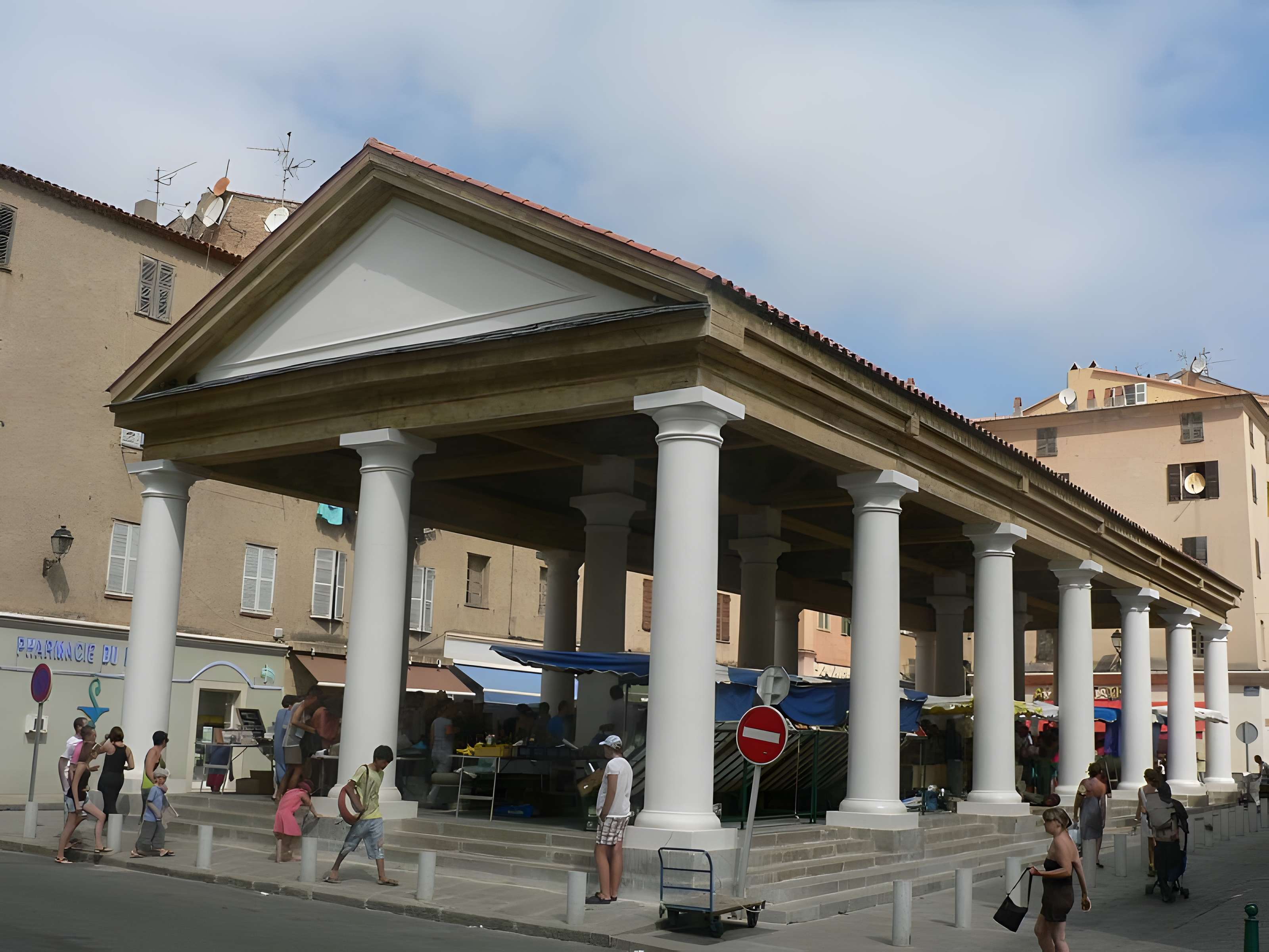 Marché couvert de L'Île-Rousse 