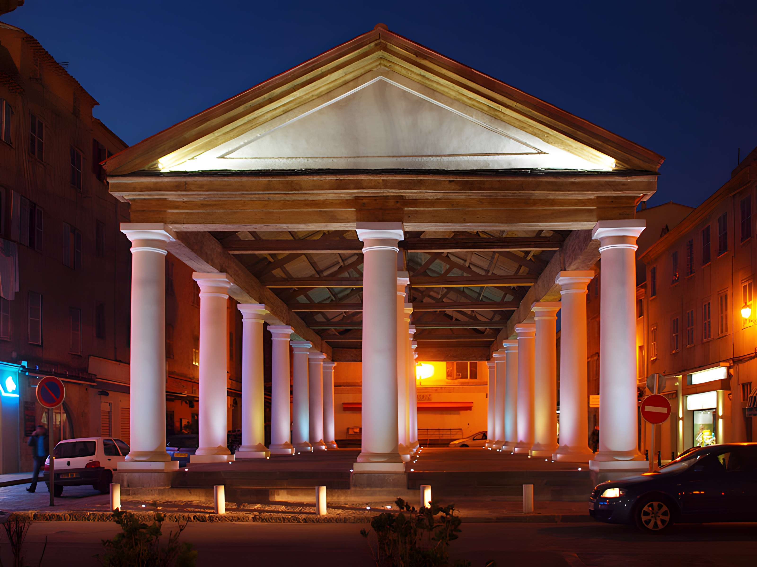 Marché couvert de L'Île-Rousse