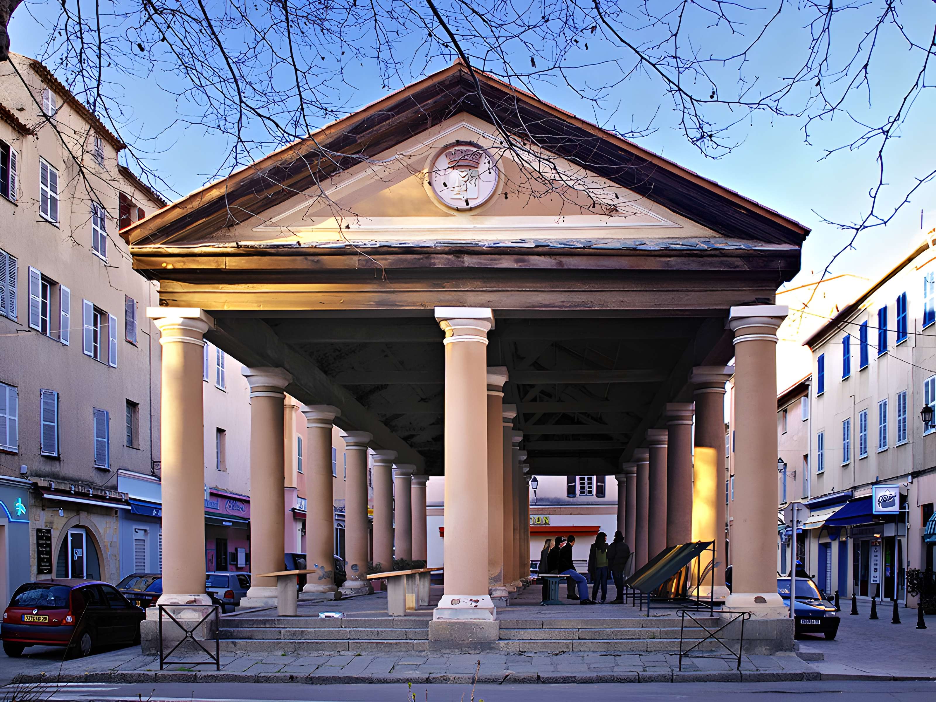 Marché couvert de L'Île-Rousse