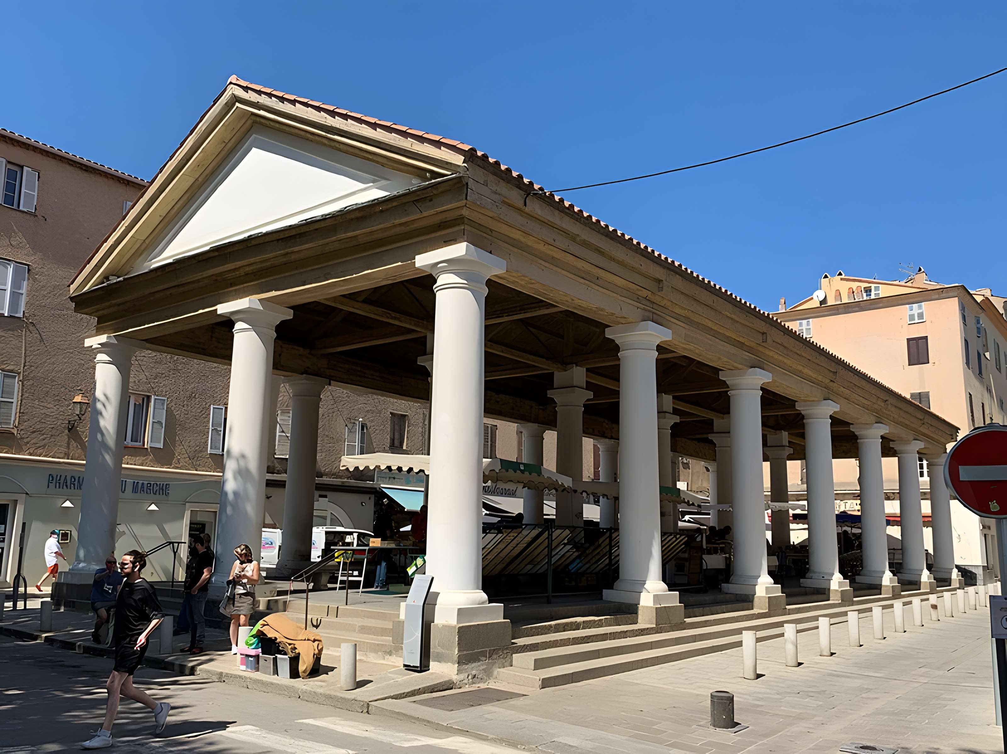 Marché couvert de L'Île-Rousse