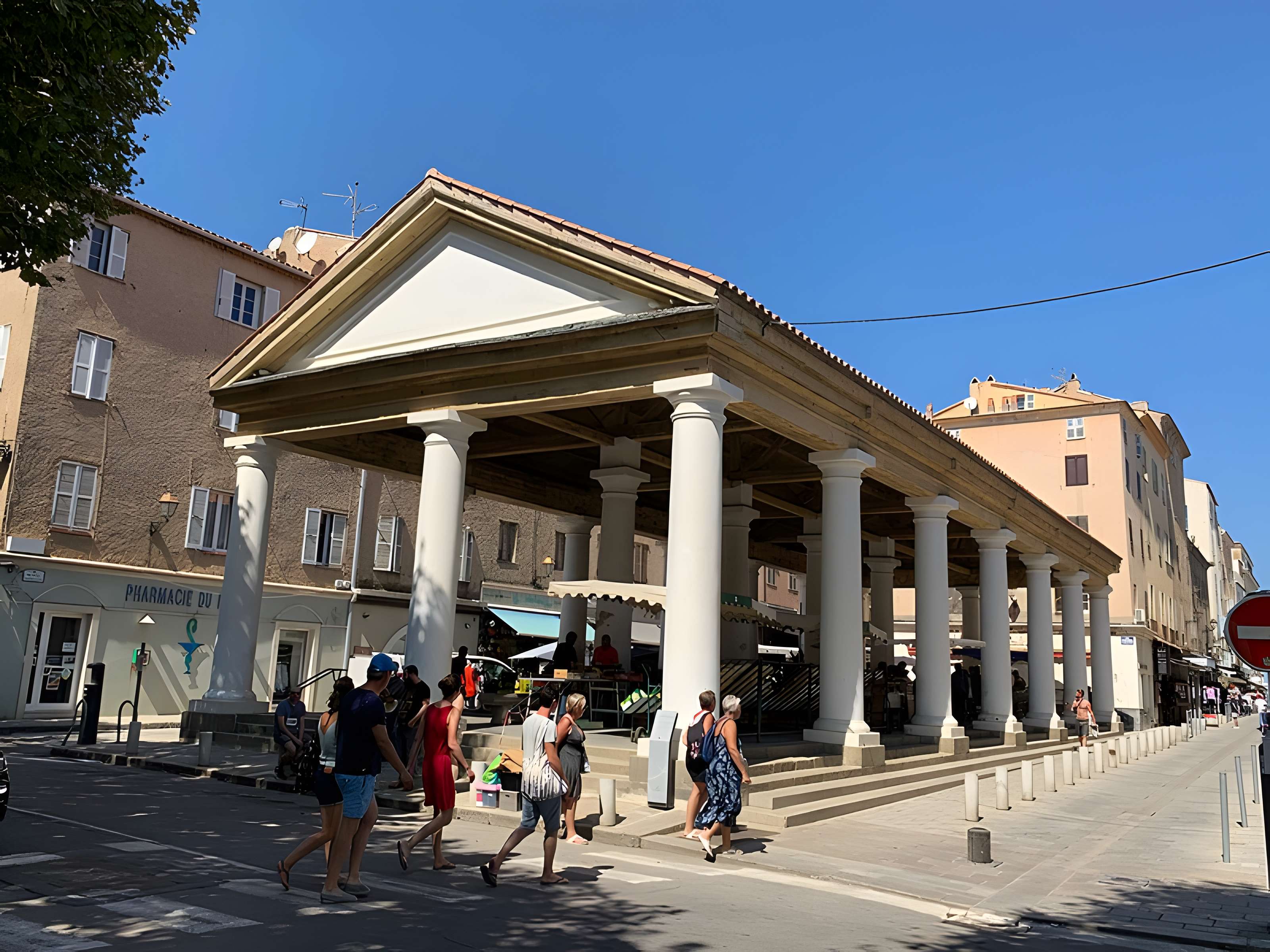 Marché couvert de L'Île-Rousse