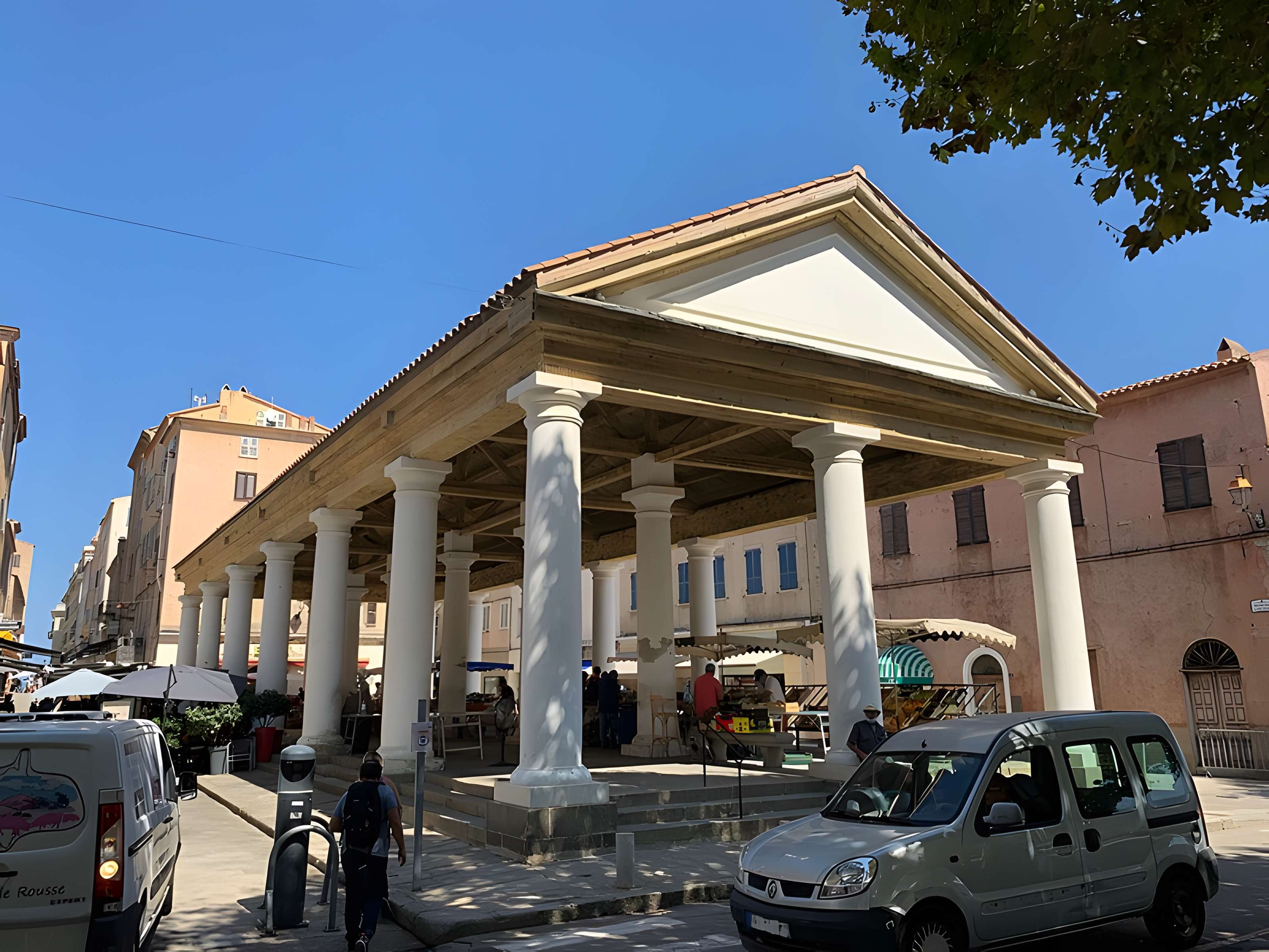 Marché couvert de L'Île-Rousse