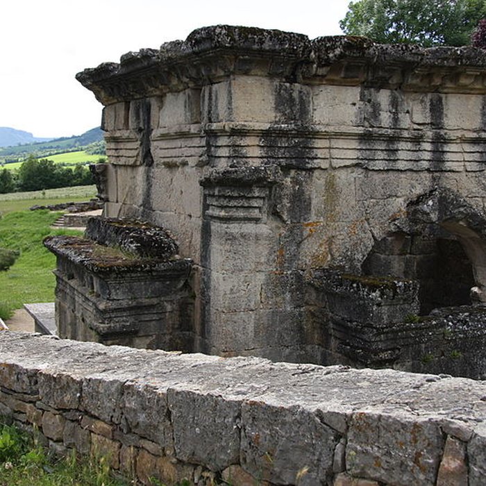 Photo de Mausolée de Lanuéjols