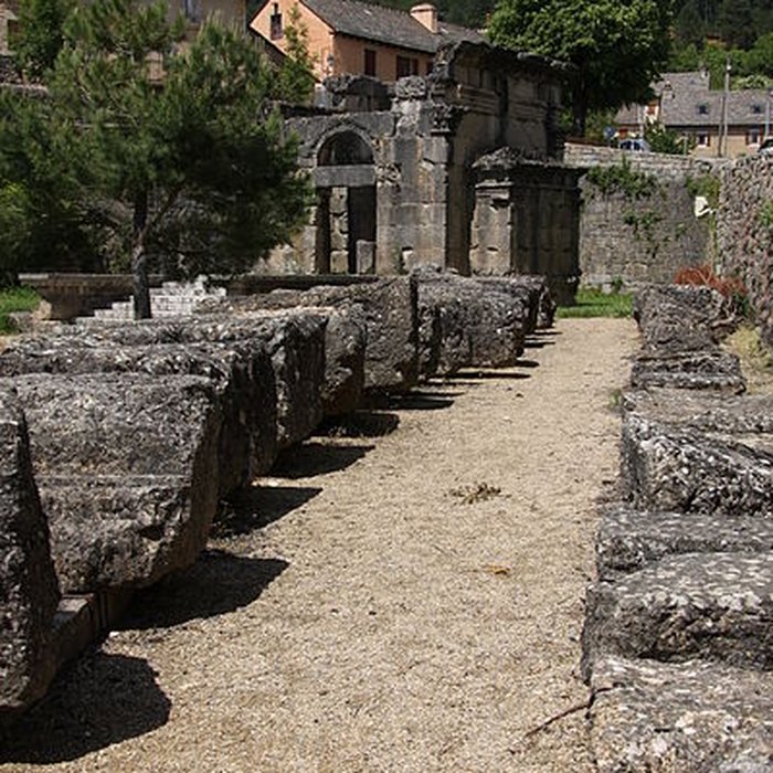 Photo de Mausolée de Lanuéjols