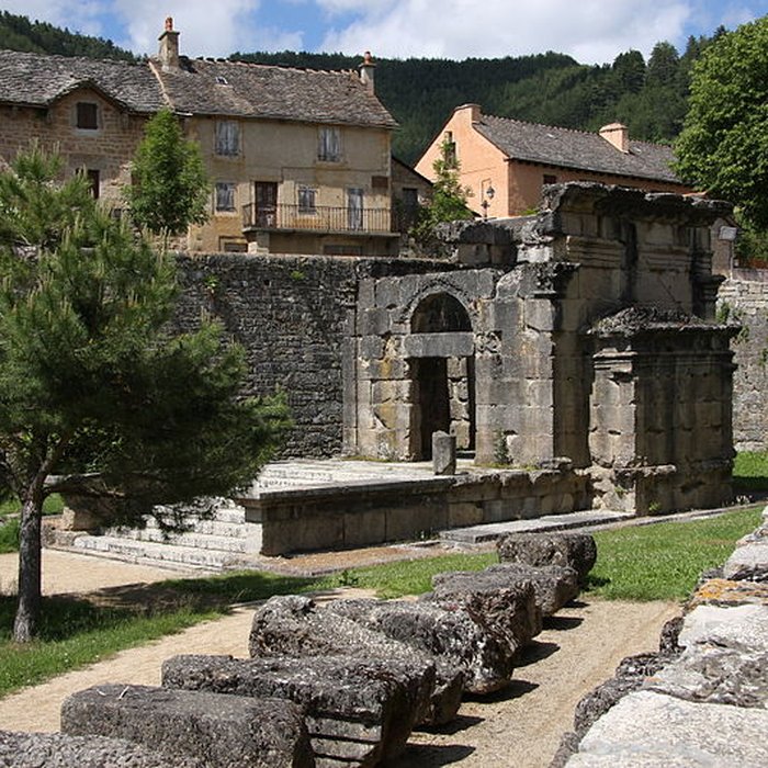 Photo de Mausolée de Lanuéjols