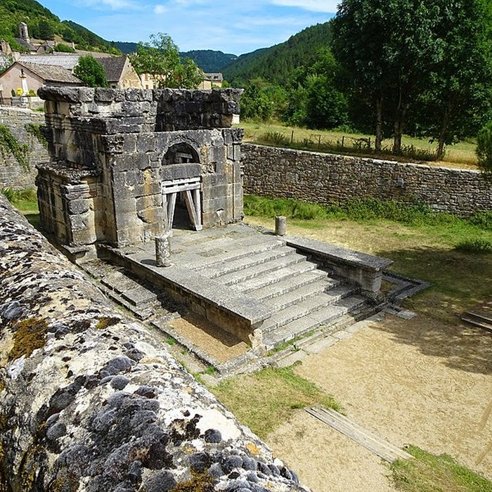Photo de Mausolée de Lanuéjols