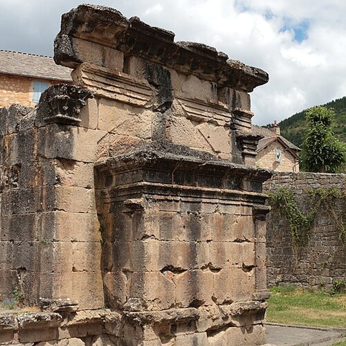 Photo de Mausolée de Lanuéjols