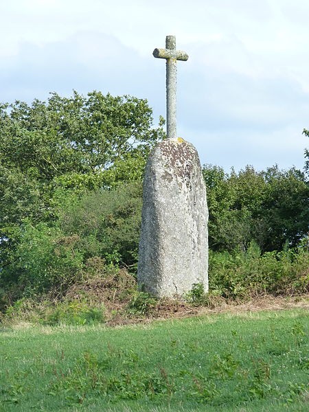 Photo de Menhir christianisé dit Croix de Pasquiou